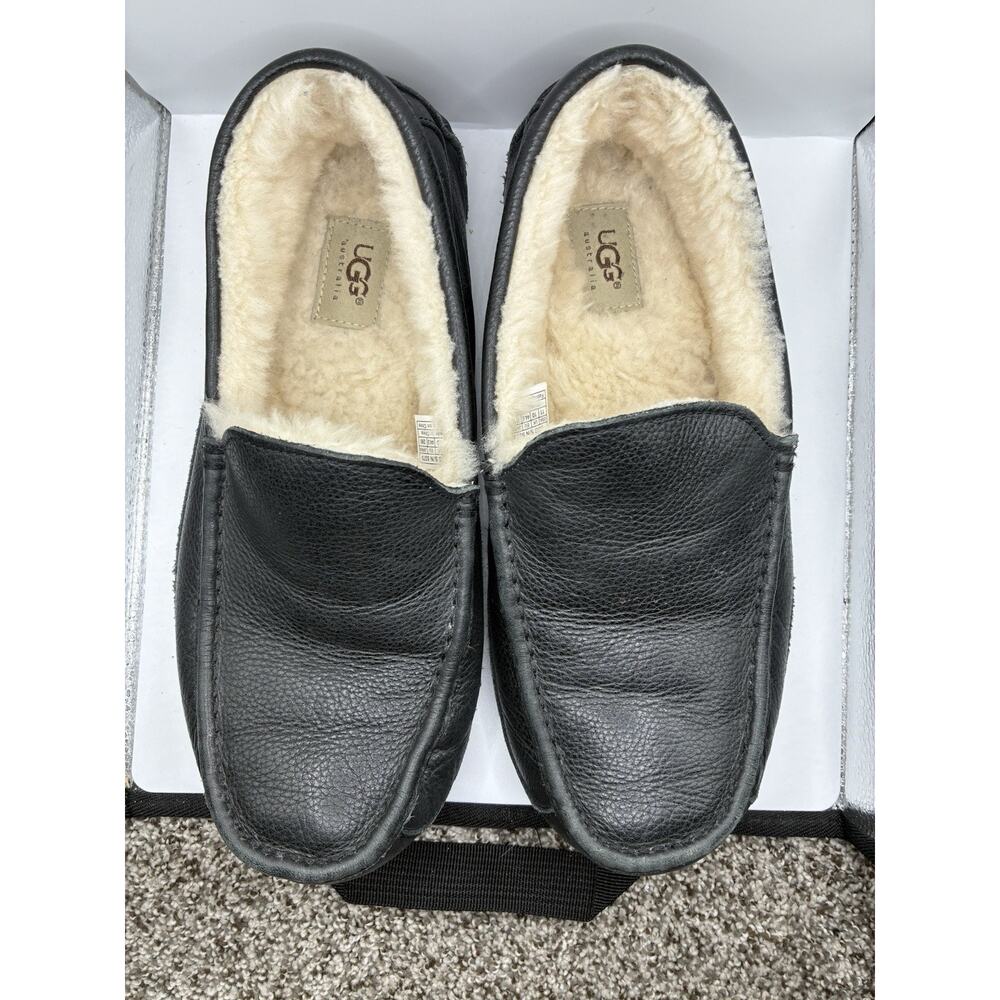UGG Ascot Men's 11 Black Pebbled Leather Shearling Slipper Loafer 5379 EUC - Picture 2 of 7